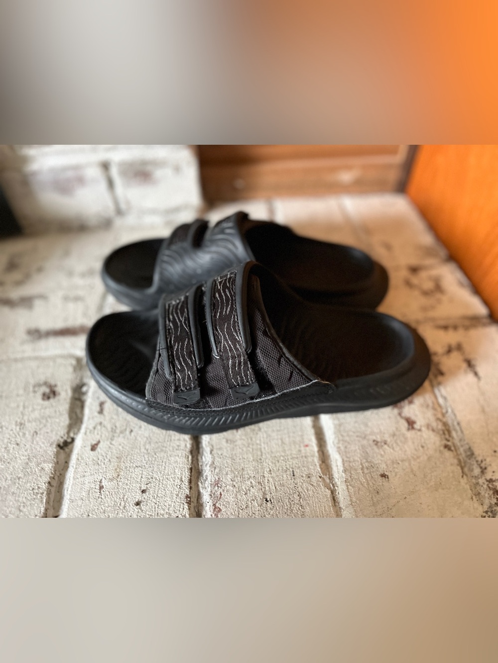 Hoka slippers size Men’s 8